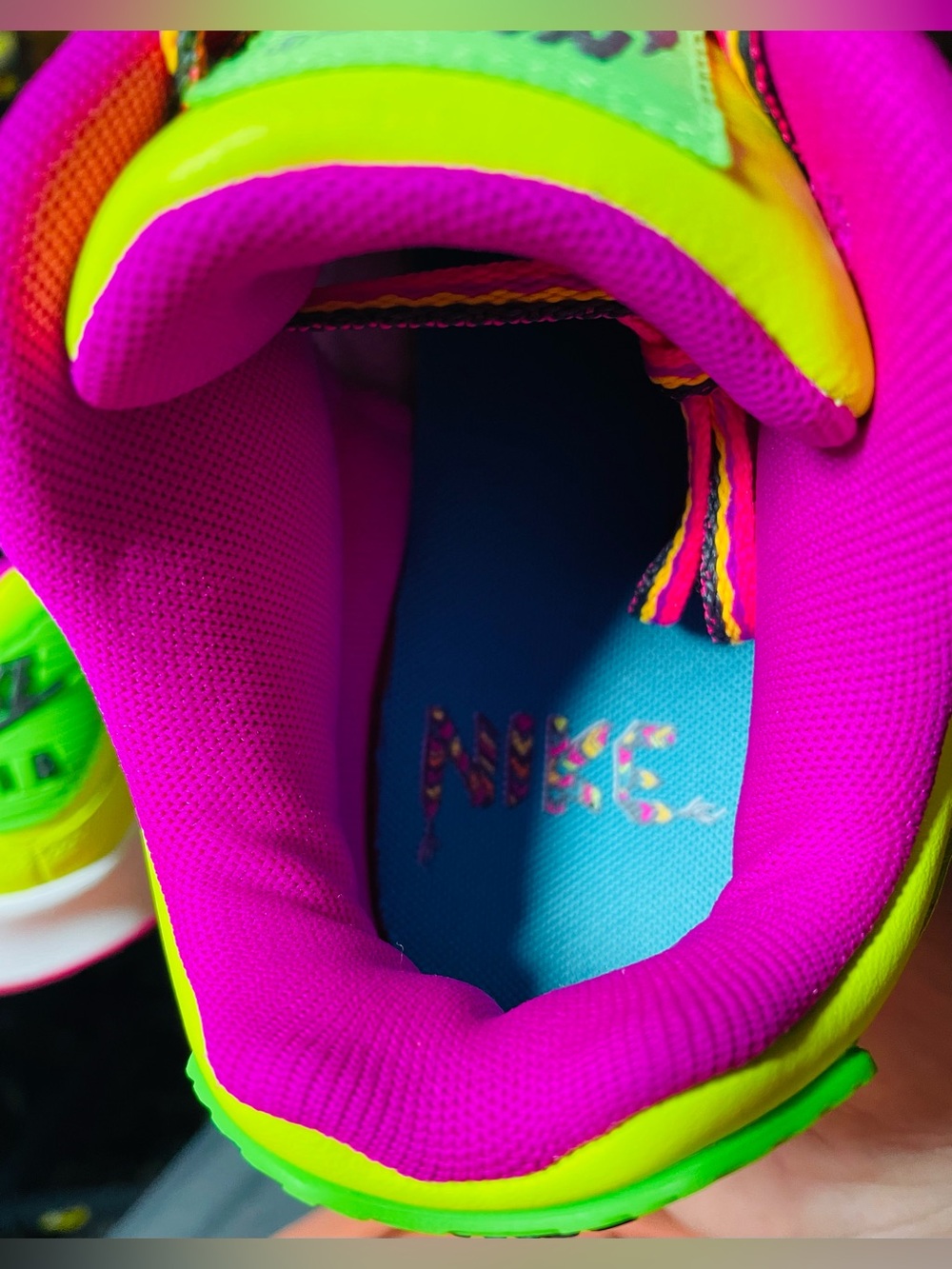 Nike Air Max 90 Leather
Volt Fire Pink (GS)
6Y- 7.5W - Picture 13 of 16